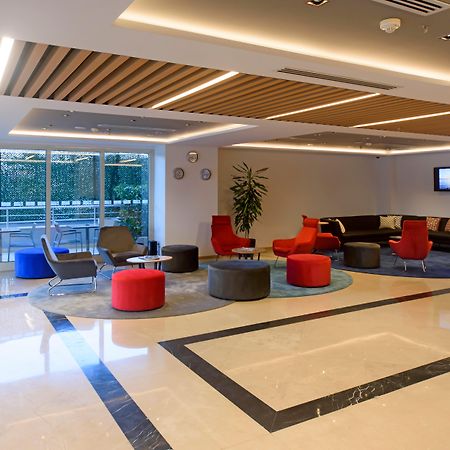 Holiday Inn Express Istanbul-Altunizade By Ihg Exterior photo