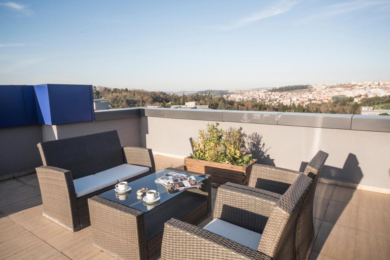 Holiday Inn Express Istanbul-Altunizade By Ihg Exterior photo