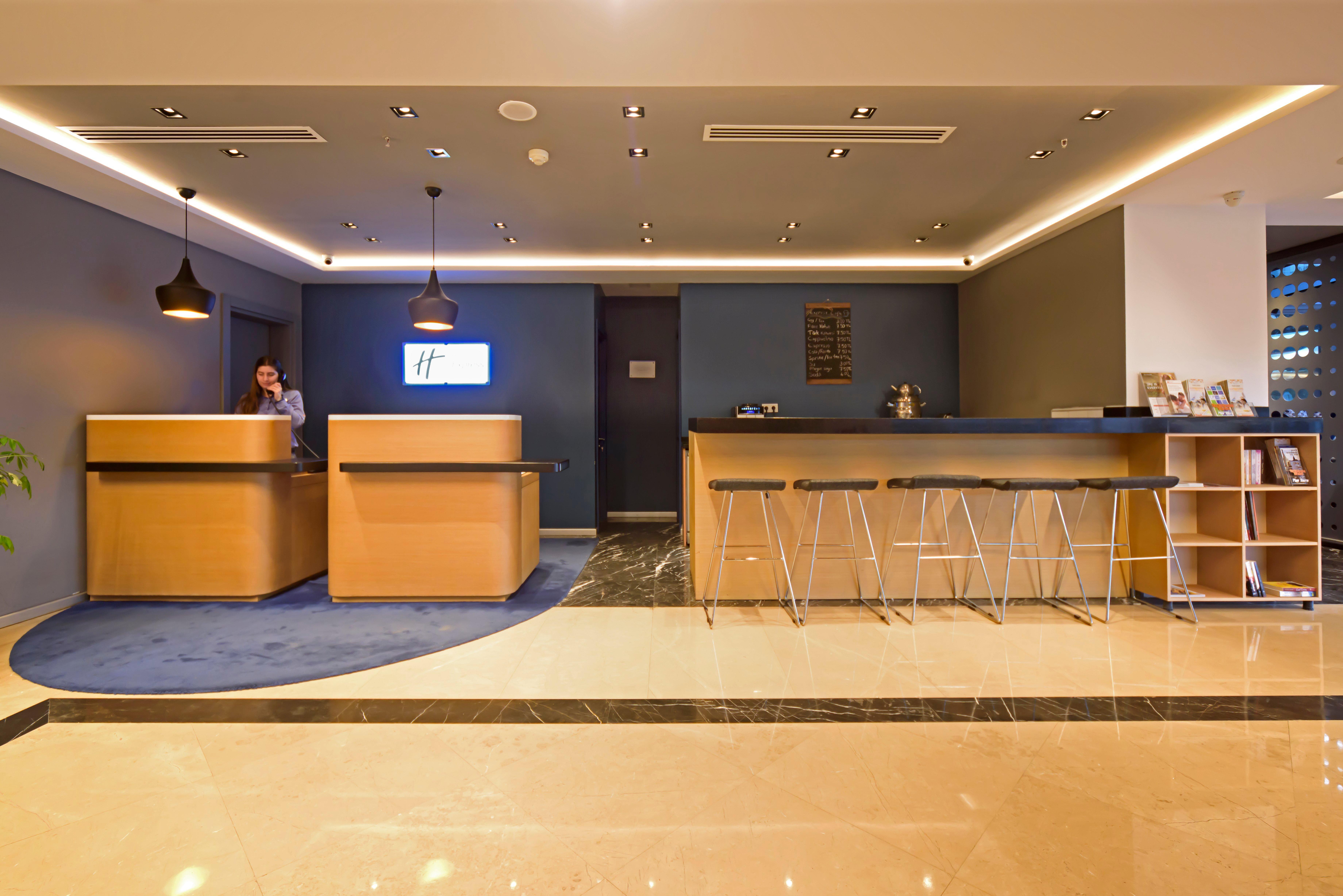 Holiday Inn Express Istanbul-Altunizade By Ihg Exterior photo