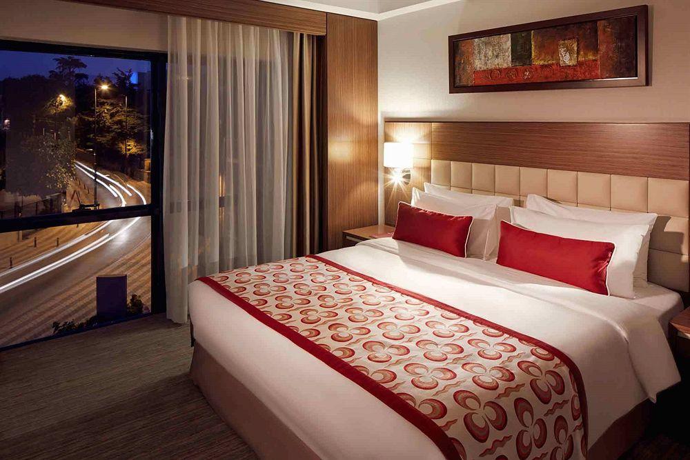 Holiday Inn Express Istanbul-Altunizade By Ihg Exterior photo