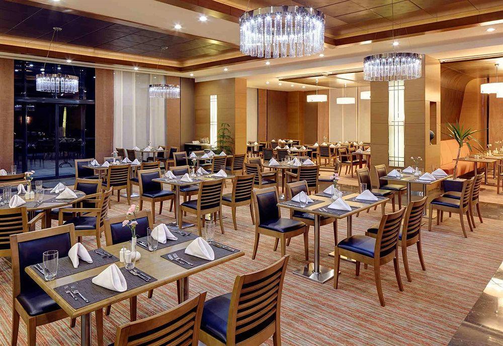 Holiday Inn Express Istanbul-Altunizade By Ihg Exterior photo