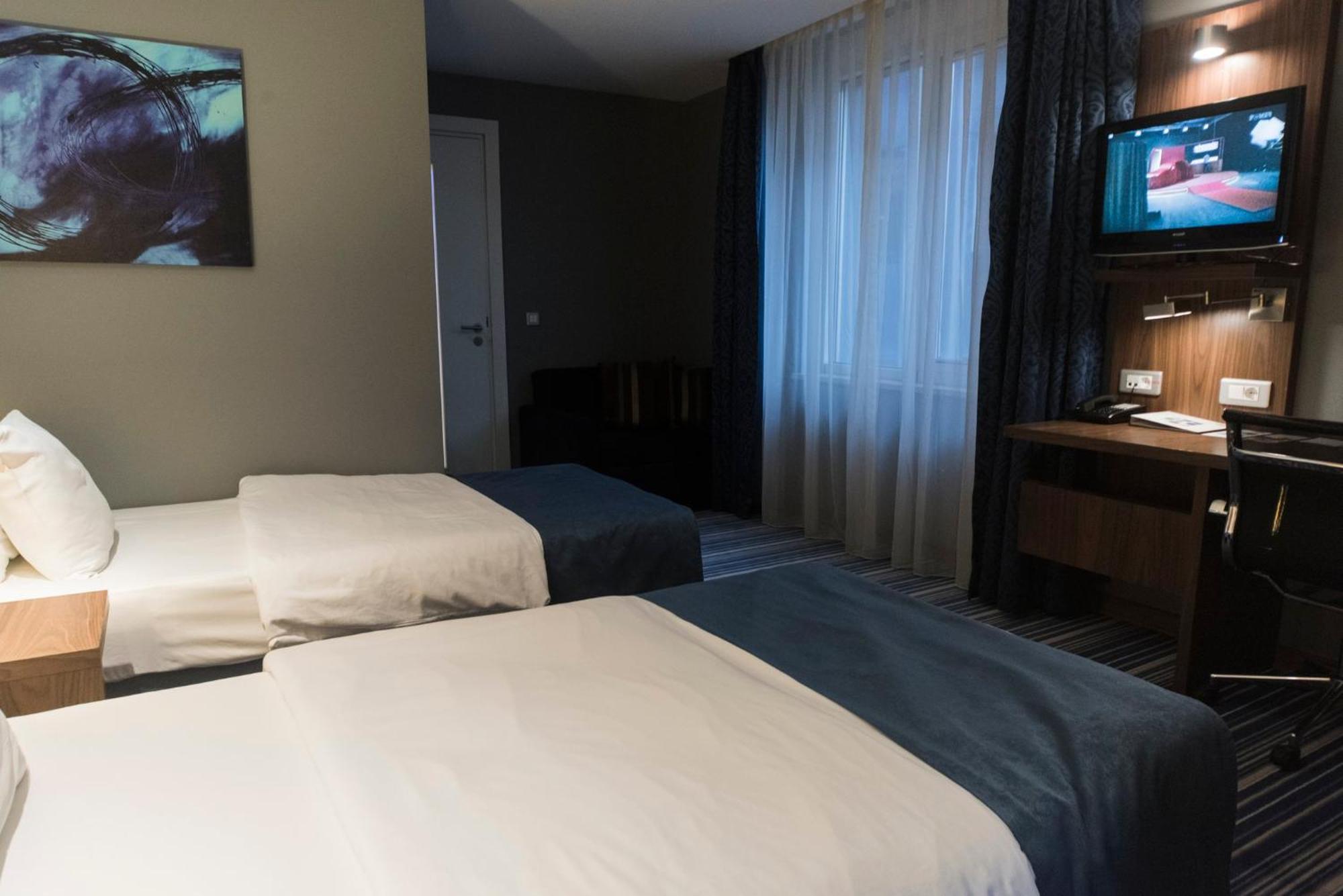 Holiday Inn Express Istanbul-Altunizade By Ihg Exterior photo