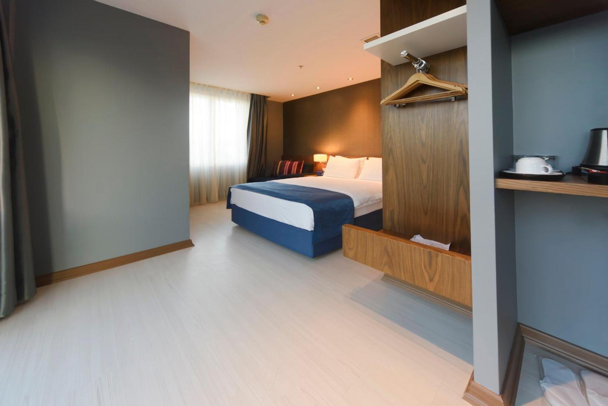 Holiday Inn Express Istanbul-Altunizade By Ihg Exterior photo