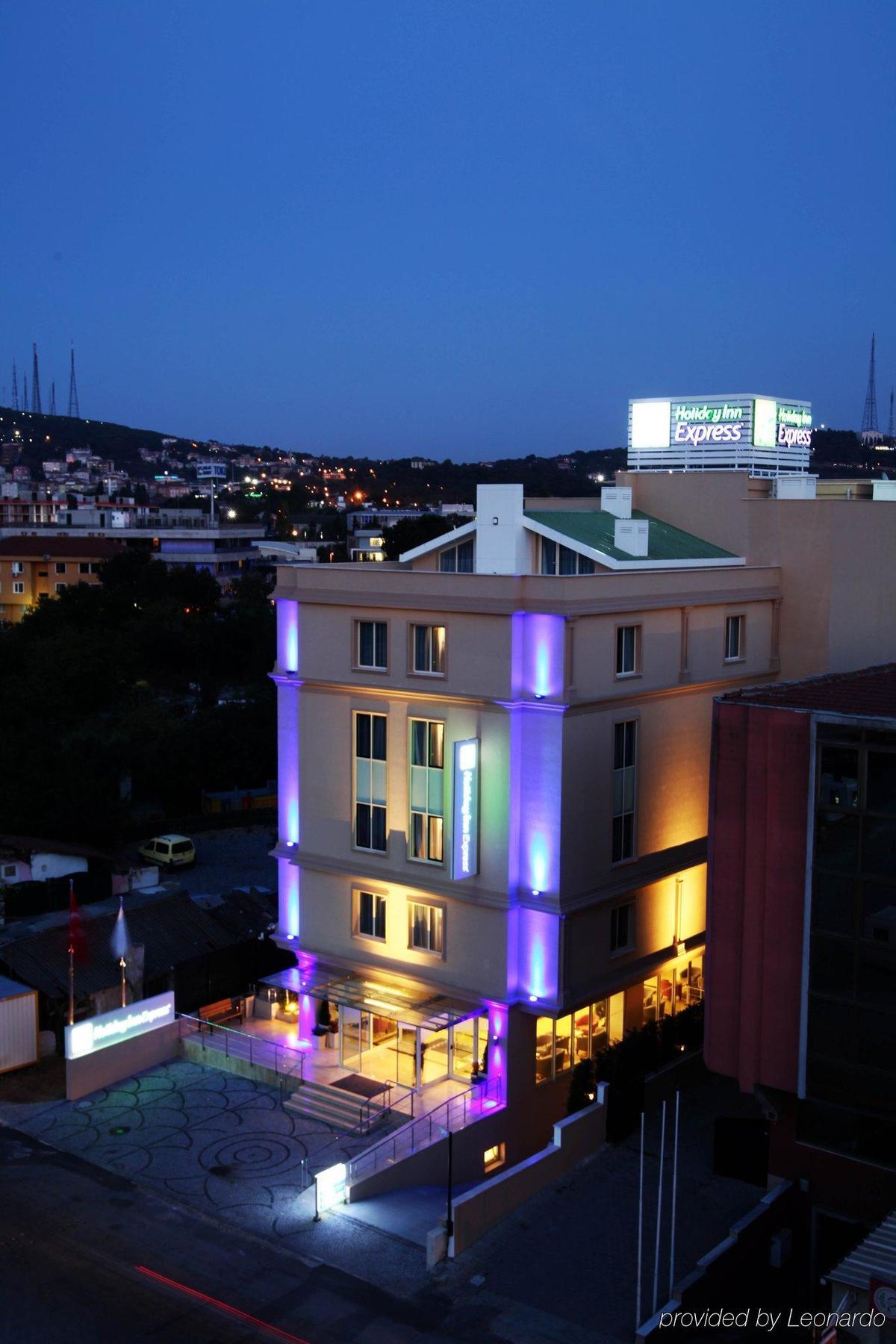 Holiday Inn Express Istanbul-Altunizade By Ihg Exterior photo