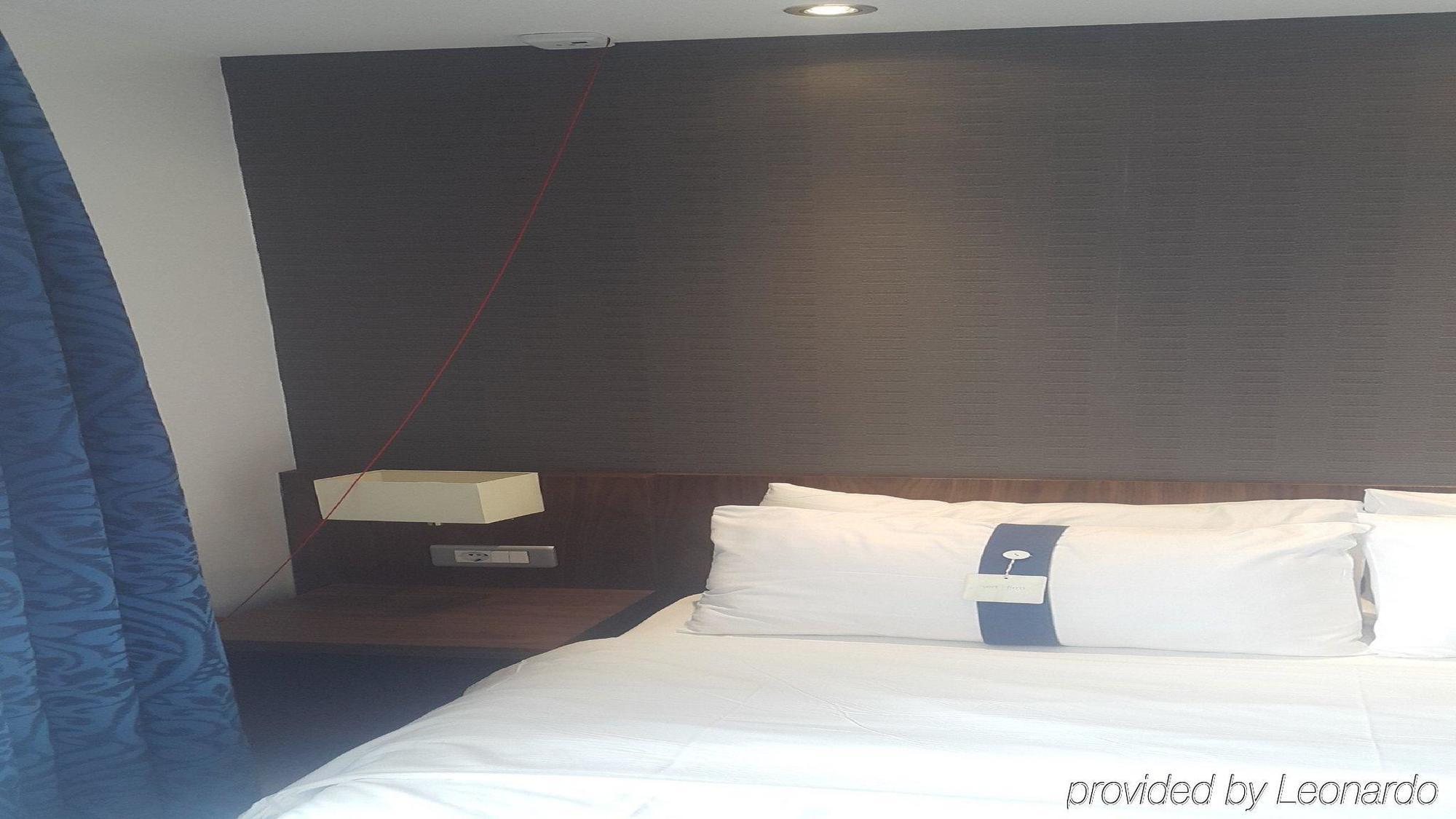 Holiday Inn Express Istanbul-Altunizade By Ihg Exterior photo