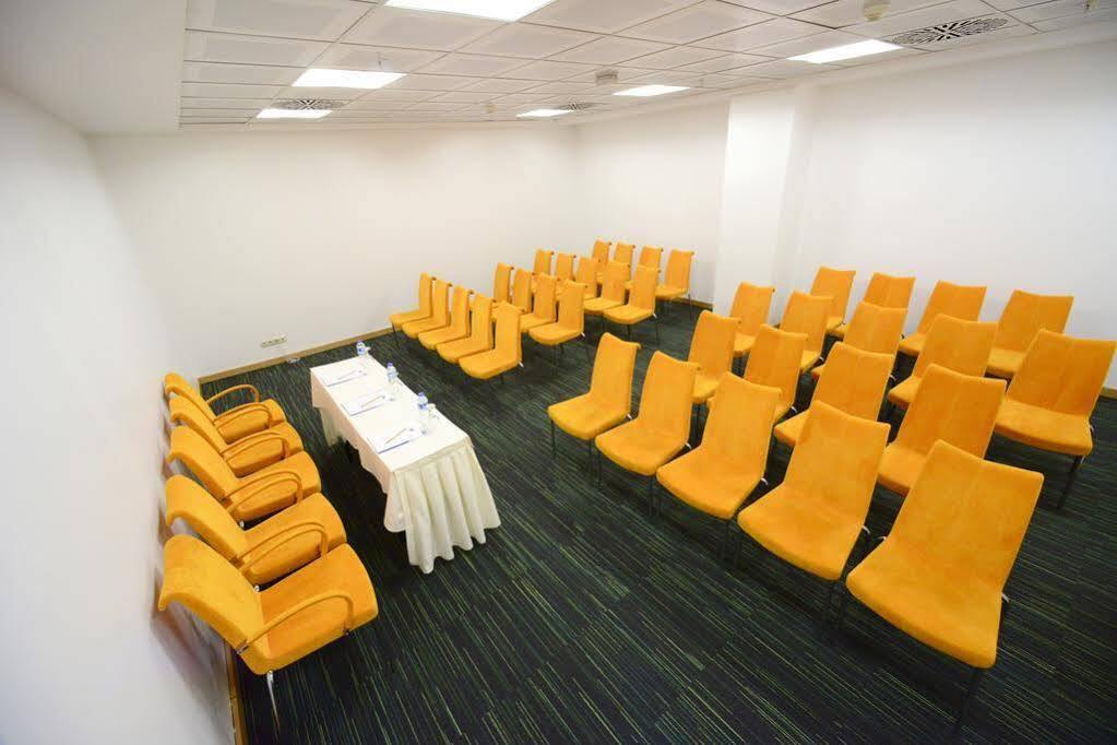 Holiday Inn Express Istanbul-Altunizade By Ihg Exterior photo